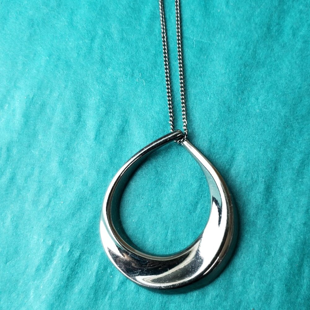 3/10$ NY gray teardrop pendant necklace
